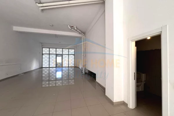 Qera, Ambient Biznesi, Komuna e Parisit, Tirane.  prane Kompleksit Niku.