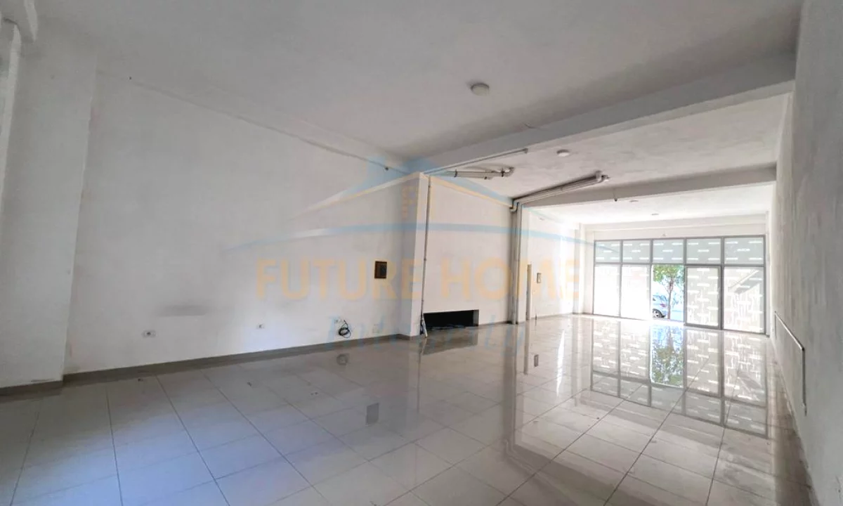 Qera, Ambient Biznesi, Komuna e Parisit, Tirane.  prane Kompleksit Niku.