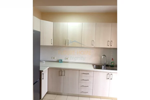 Shtepi me qera Apartament ne Tirane, 3+1, Mobilimi E mobiluar, Pagesa 780  Euro.