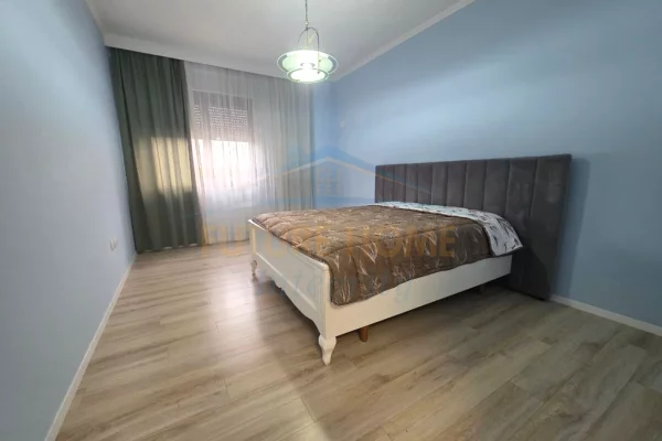 Shtepi me qera Apartament ne Tirane, 2+1, Mobilimi E mobiluar, Pagesa 680  Euro.