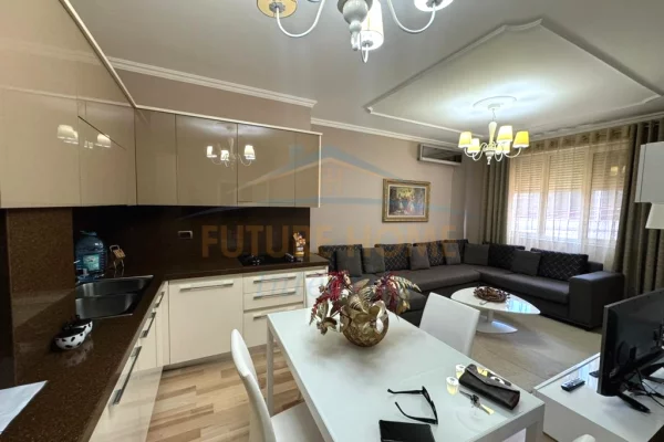 Shtepi me qera Apartament ne Tirane, 2+1, Mobilimi E mobiluar, Pagesa 650  Euro.