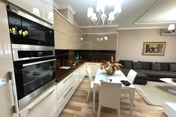 Shtepi me qera Apartament ne Tirane, 2+1, Mobilimi E mobiluar, Pagesa 650  Euro.