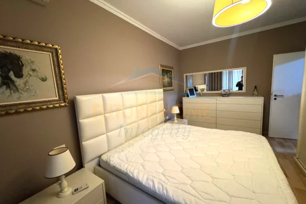 Shtepi me qera Apartament ne Tirane, 2+1, Mobilimi E mobiluar, Pagesa 650  Euro.