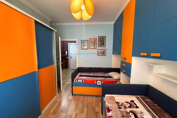 Shtepi me qera Apartament ne Tirane, 2+1, Mobilimi E mobiluar, Pagesa 650  Euro.