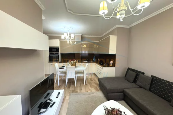 Shtepi me qera 2+1 ne Tirane - 650 Euro