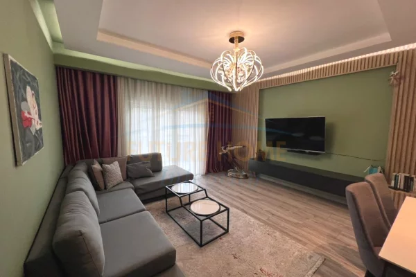 Qera, Apartament 3+1+2, Selvia, pranë Hotel Diamond.