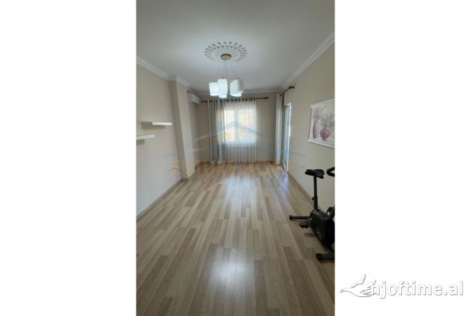 Ambient biznesi me qera 3+1 ne Tirane - 350 Euro