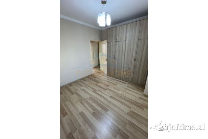 Ambient biznesi me qera 3+1 ne Tirane - 350 Euro