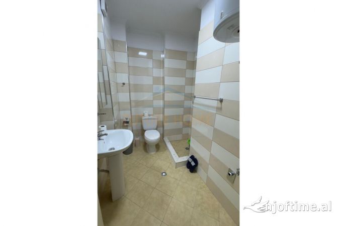 Ambient biznesi me qera 3+1 ne Tirane - 350 Euro