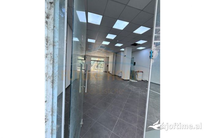 Ambient biznesi me qera 3+1 ne Tirane - 1,000 Euro
