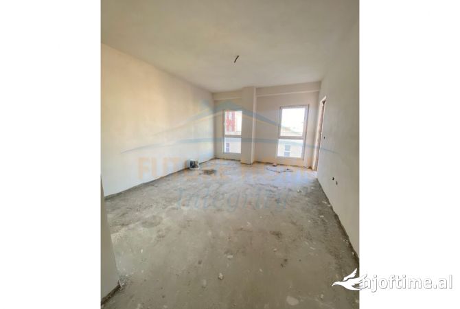 Shtepi ne shitje Apartament ne Tirane, 2+1, Mobilimi Bosh, pa mobiluar, Pagesa 149,640  Euro.