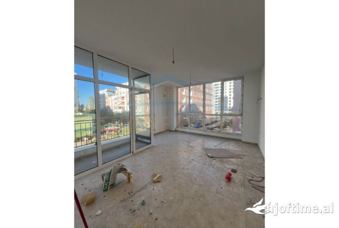 Ambient biznesi me qera 3+1 ne Tirane - 420 Euro
