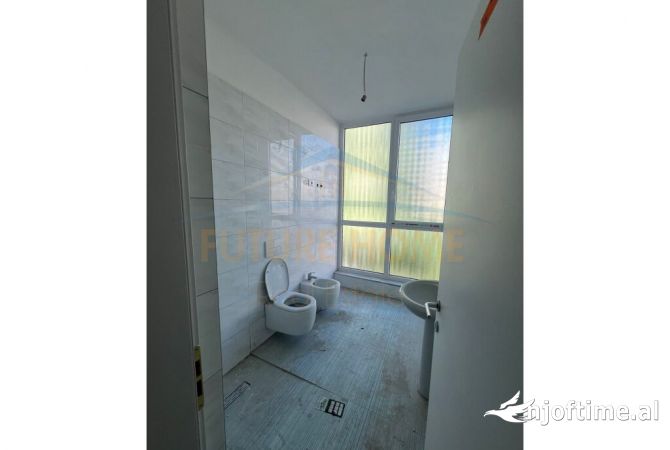 Ambient biznesi me qera 3+1 ne Tirane - 420 Euro