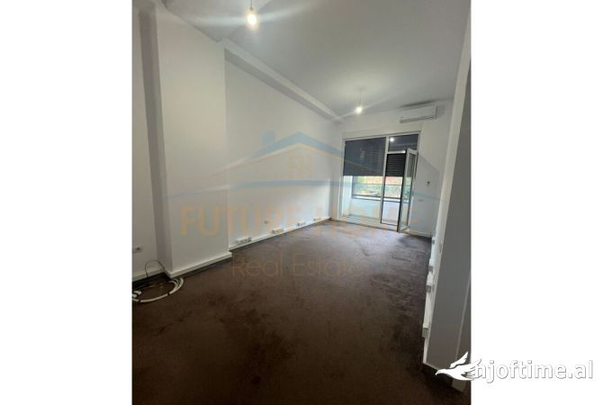 Ambient biznesi me qera 3+1 ne Tirane - 400 Euro