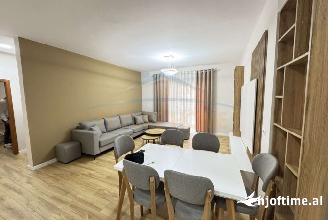 Shtepi ne shitje Apartament ne Tirane, 2+1, Mobilimi E mobiluar, Pagesa 122,000  Euro.