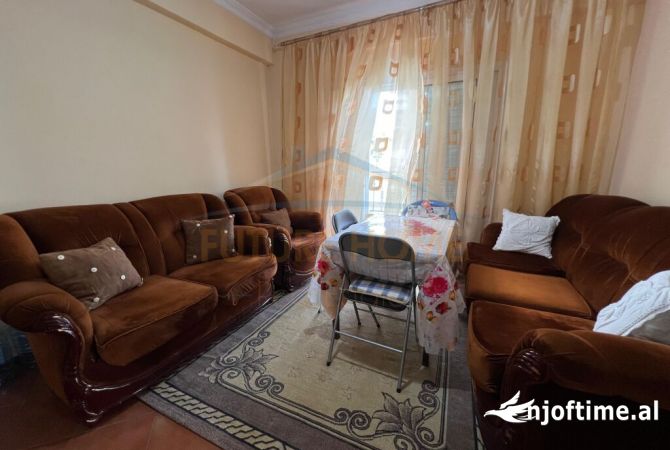 Shtepi me qera Apartament ne Tirane, 2+1, Mobilimi E mobiluar, Pagesa 550  Euro.
