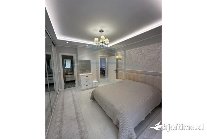 Shtepi me qera 3+1 ne Tirane - 1,300 Euro