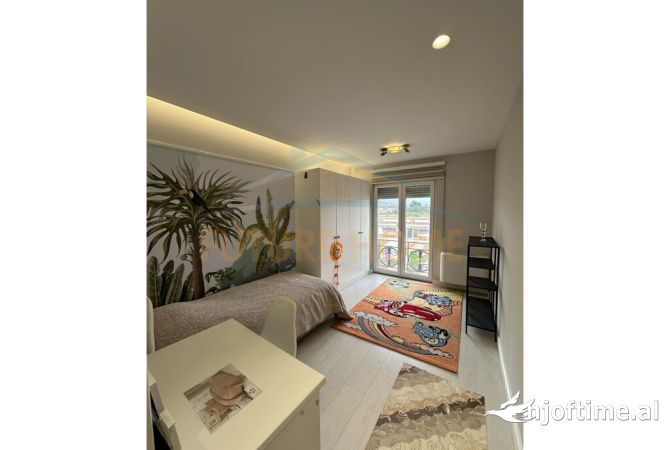 Shtepi me qera Apartament ne Tirane, 3+1, Mobilimi E mobiluar, Pagesa 1,300  Euro.