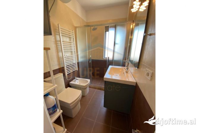 Shtepi me qera Apartament ne Tirane, 2+1, Mobilimi Pjeserisht e mobiluar, Pagesa 850  Euro.