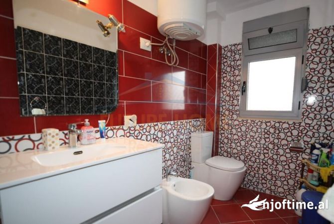 Shtepi me qera 2+1 ne Tirane - 750 Euro
