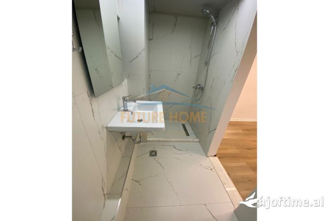 Ambient biznesi me qera 3+1 ne Tirane - 1,300 Euro