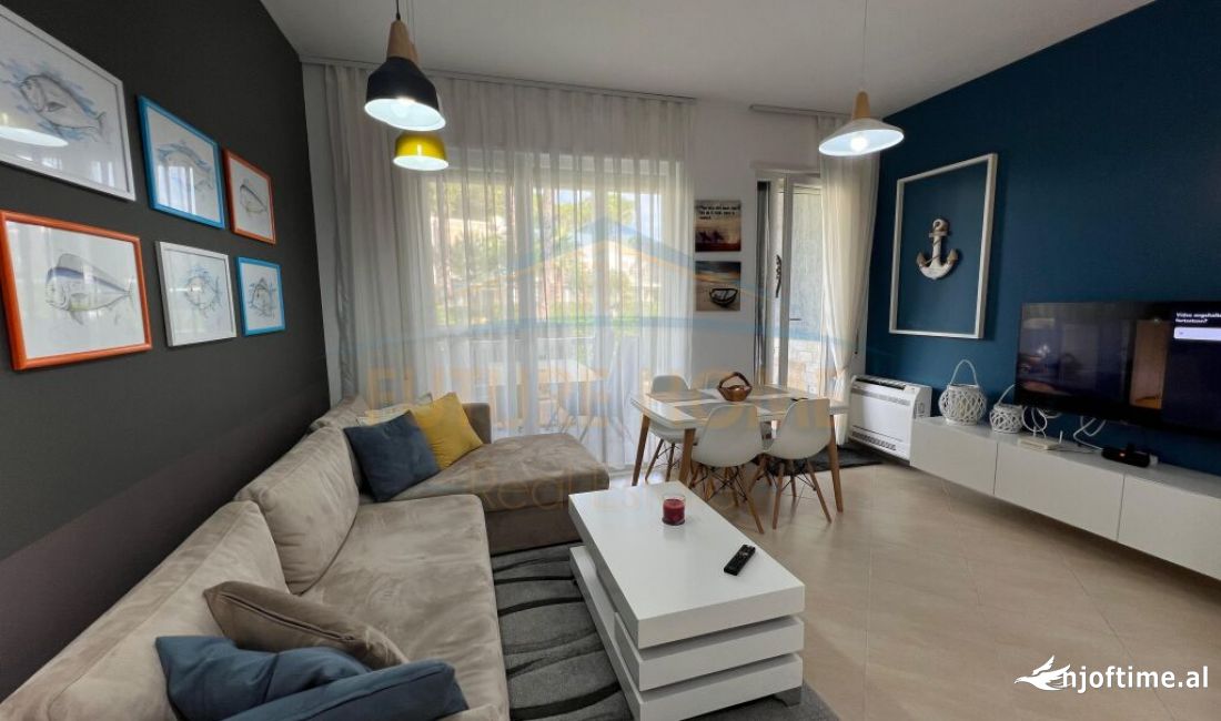 Shtepi ne shitje Vila Luksoze ne Durres, 2+1, Mobilimi E mobiluar, Pagesa 250,000  Euro.