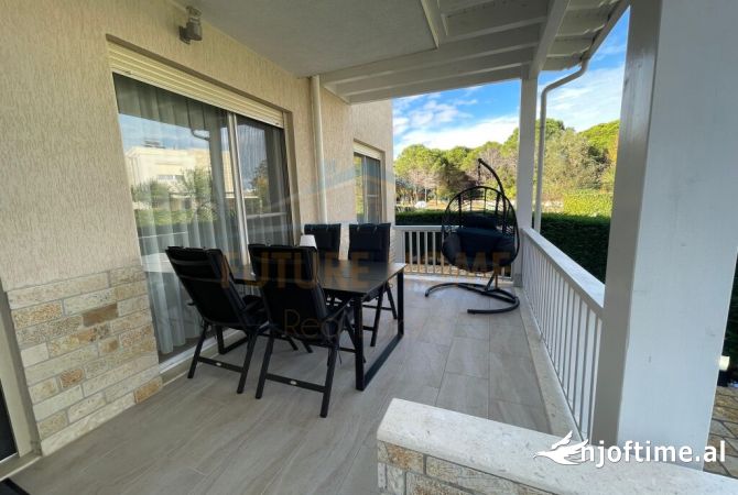 Shtepi ne shitje Vila Luksoze ne Durres, 2+1, Mobilimi E mobiluar, Pagesa 250,000  Euro.