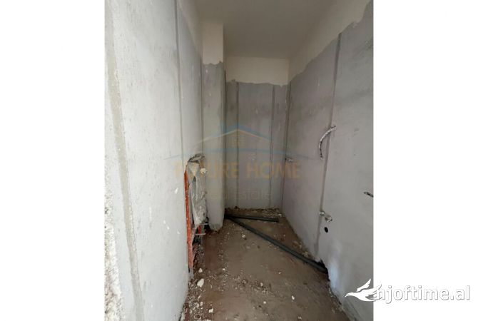 Shtepi ne shitje Apartament ne Tirane, 2+1, Mobilimi Bosh, pa mobiluar, Pagesa 112,800  Euro.
