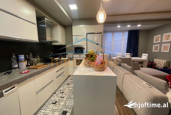 Shtepi ne shitje Apartament ne Tirane, 2+1, Mobilimi E mobiluar, Pagesa 235,000  Euro.