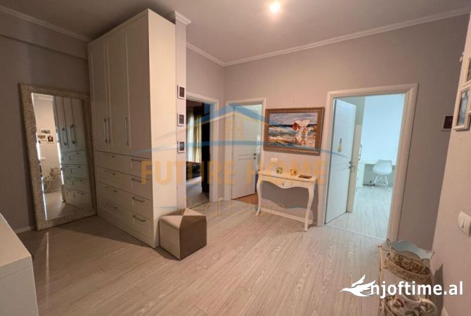Shtepi ne shitje Apartament ne Tirane, 3+1, Mobilimi E mobiluar, Pagesa 231,000  Euro.