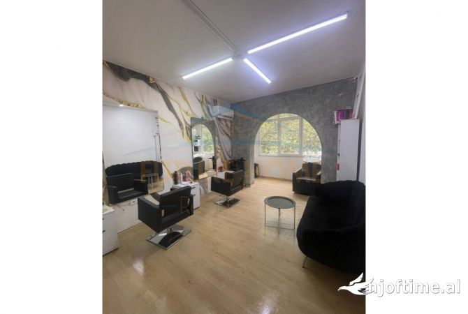 Ambient biznesi me qera 3+1 ne Tirane - 800 Euro