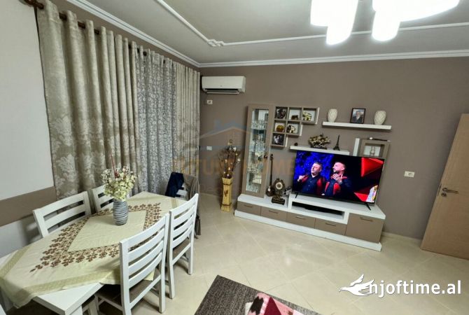 Shtepi ne shitje Apartament ne Tirane, 2+1, Mobilimi E mobiluar, Pagesa 160,000  Euro.