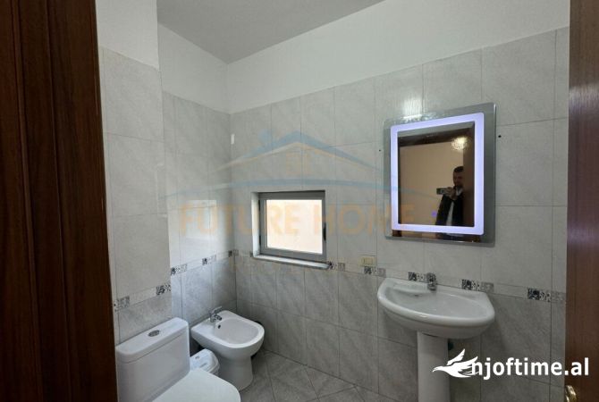 Shtepi ne shitje Apartament ne Tirane, 2+1, Mobilimi E mobiluar, Pagesa 138,000  Euro.