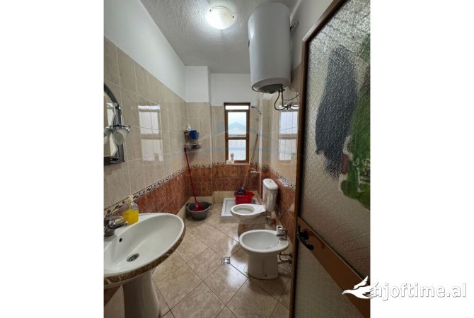 Shtepi ne shitje Apartament ne Tirane, 2+1, Mobilimi E mobiluar, Pagesa 120,000  Euro.