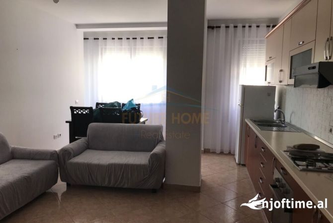 Shtepi me qera Apartament ne Tirane, 2+1, Mobilimi E mobiluar, Pagesa 500  Euro.