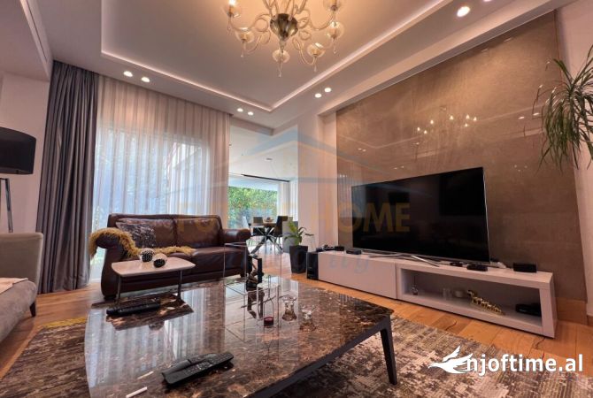 Shtepi me qera 7+1 ne Tirane - 4,000 Euro