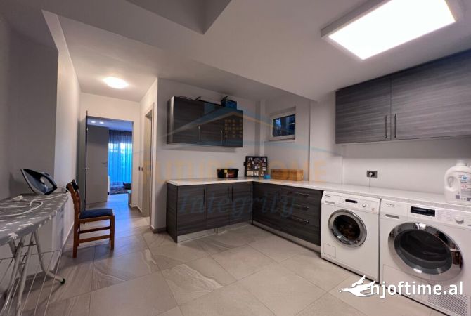 Shtepi me qera Vila Luksoze ne Tirane, 7+1, Mobilimi E mobiluar, Pagesa 4,000  Euro.