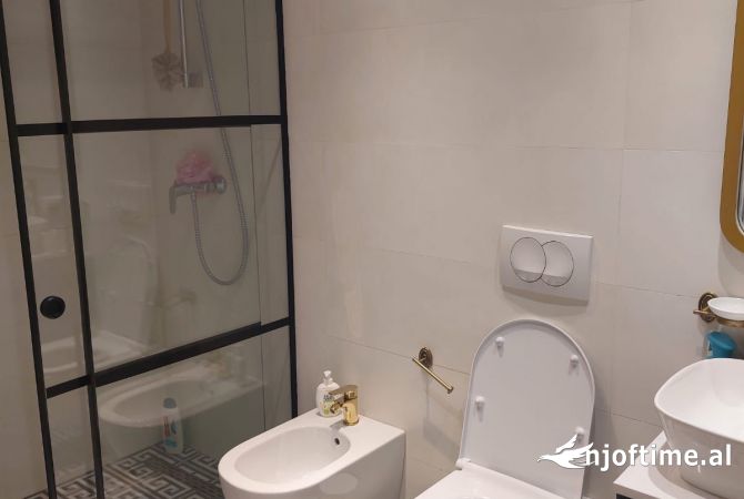 Shtepi me qera Apartament ne Tirane, 2+1, Mobilimi E mobiluar, Pagesa 720  Euro.