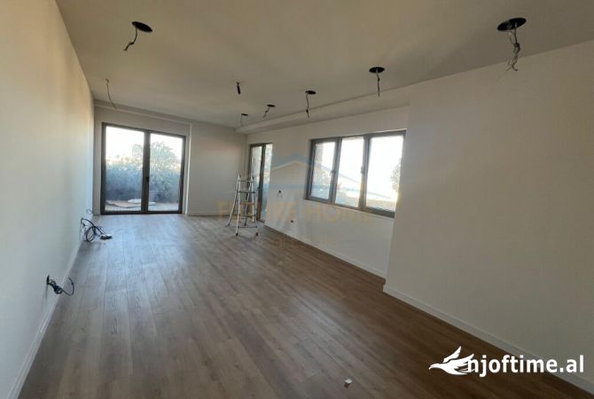 Ambient biznesi me qera 3+1 ne Tirane - 2,500 Euro