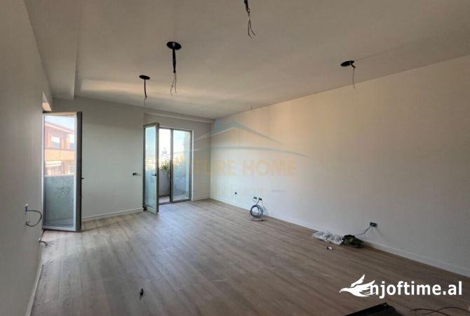 Ambient biznesi me qera 3+1 ne Tirane - 2,500 Euro