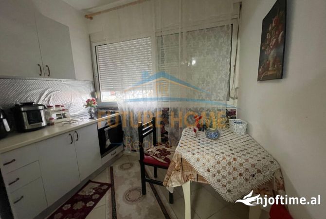 Shtepi ne shitje Apartament ne Tirane, 2+1, Mobilimi E mobiluar, Pagesa 86,000  Euro.