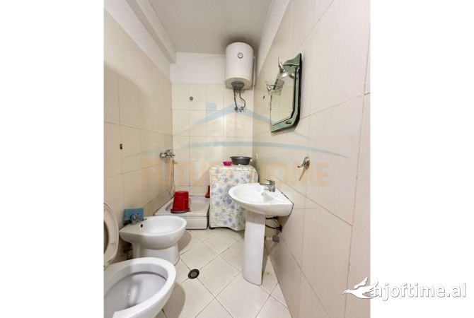 Shtepi ne shitje Apartament ne Tirane, 2+1, Mobilimi E mobiluar, Pagesa 133,000  Euro.