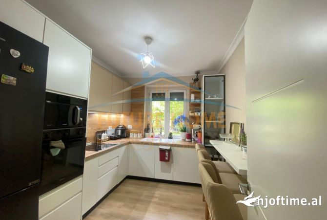 Shtepi ne shitje Apartament ne Tirane, 1+1, Mobilimi E mobiluar, Pagesa 130,000  Euro.