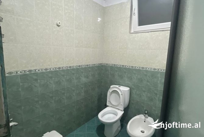 Shtepi me qera Apartament ne Tirane, 2+1, Mobilimi Pjeserisht e mobiluar, Pagesa 500  Euro.