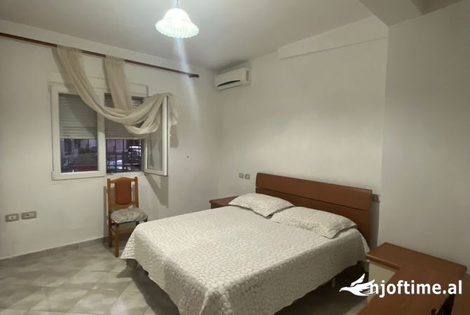 Shtepi me qera Apartament ne Tirane, 2+1, Mobilimi Pjeserisht e mobiluar, Pagesa 500  Euro.