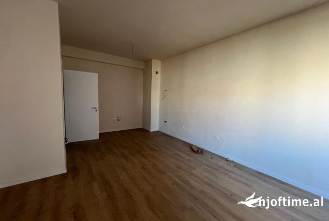 Shtepi ne shitje Apartament ne Tirane, 1+1, Mobilimi Bosh, pa mobiluar, Pagesa 89,700  Euro.