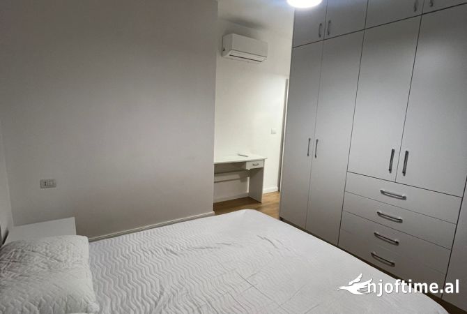 Shtepi me qera Apartament ne Tirane, 2+1, Mobilimi E mobiluar, Pagesa 650  Euro.