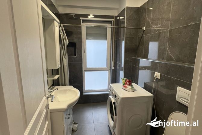 Shtepi me qera Apartament ne Tirane, 2+1, Mobilimi E mobiluar, Pagesa 650  Euro.