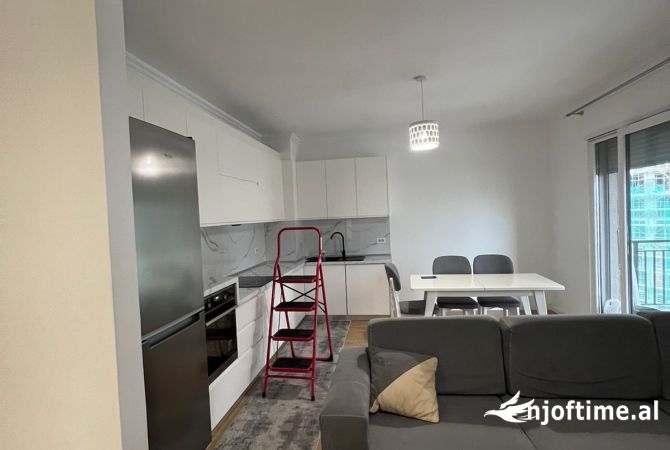 Shtepi me qera Apartament ne Tirane, 2+1, Mobilimi E mobiluar, Pagesa 650  Euro.