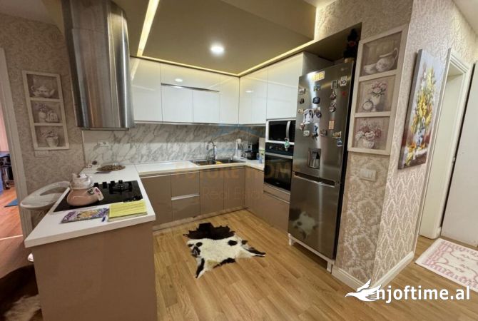 Shtepi ne shitje Apartament ne Tirane, 2+1, Mobilimi E mobiluar, Pagesa 225,000  Euro.
